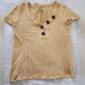 American Eagle button lined V-neck, ribbed top in a yellow color tone size Small